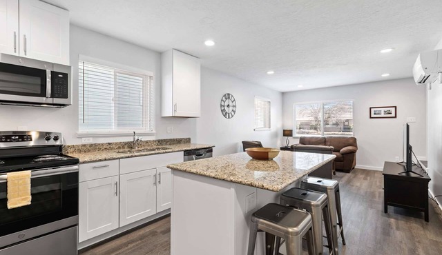 9 min to Downtown Boise! Walk to Sunset Park and Hiking Trails!