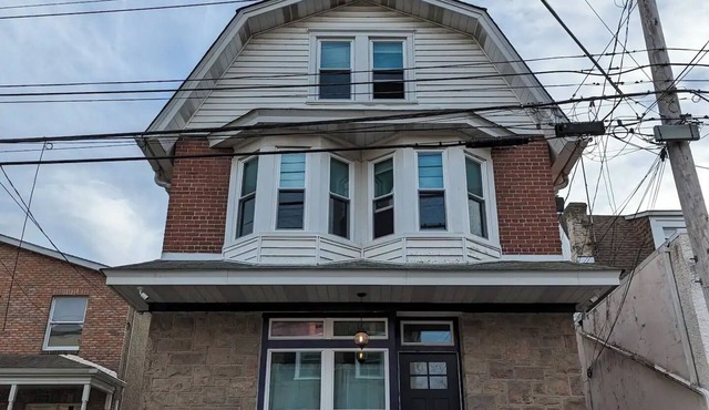 Açaí: Ambler 3 Bed, 3 Bath, & 3 Floor Home