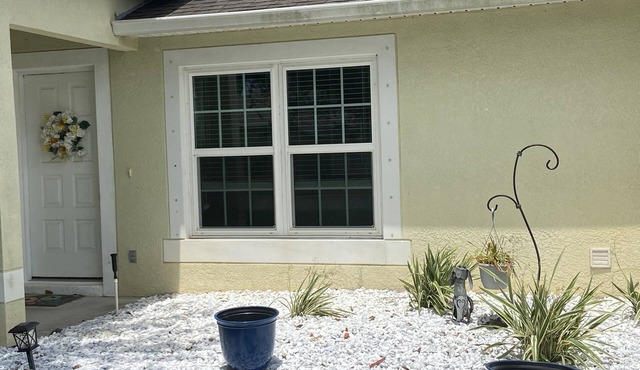 A Beautiful Home—mins to beach!