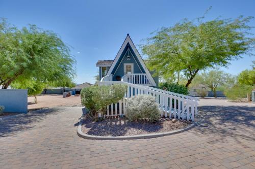 A-Frame w/Patio & Mtn Views: Arizona Retreat