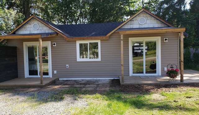 A private self contained cottage on a 2 acre farm.n