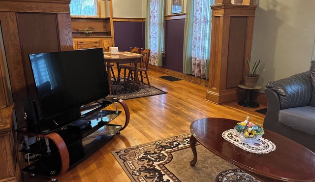 A sweetheart home 3-bedroom vacation home, 6 minutes to Rivers Casino & Resort