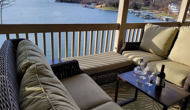 A True 10! WATERFRONT 5 STAR 100 Reviews walk-in, 3 pools/3 B/3 BATH sleeps 9