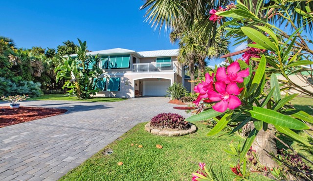 Across the Street From Pristine Beach: No Cleaning Fee, 90 day minimum