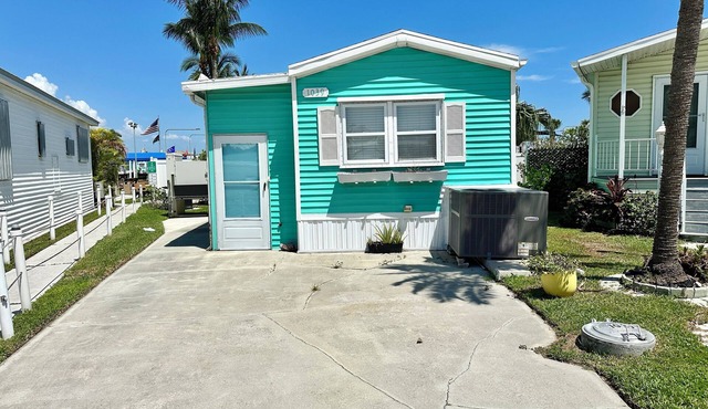 Adorable 1 bedroom 1 bath beach bungalow