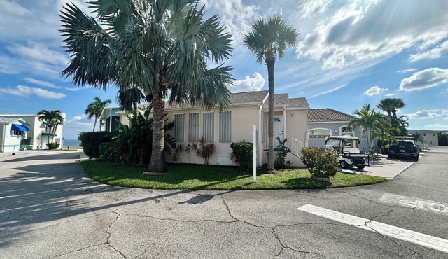 Adorable 2 bed 1 full bath beach bungalow is sure to please!