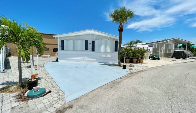 adorable 2 bedroom 1 1/2 bath beach house
