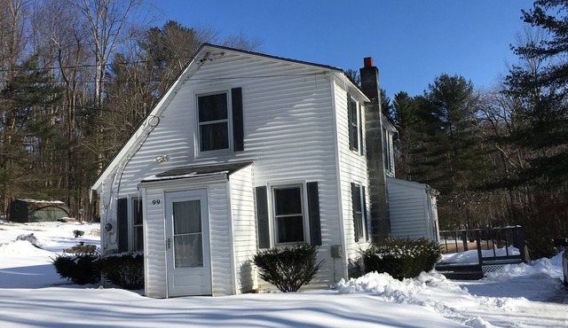 Adorable Berkshires Loft on Quiet Dirt Road. Close to Tanglewood.