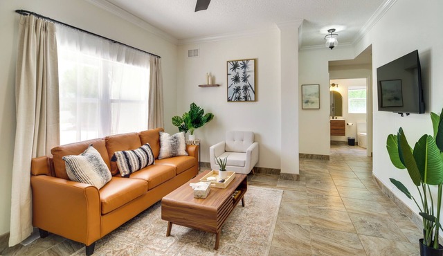 Adorable Cocoa Beach Condo: Walk to the Ocean!