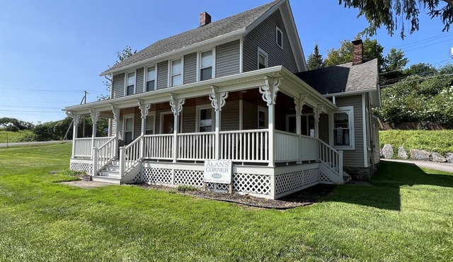 Alan's Corner - 4 bedroom/4 bath, pool, less than 5 minutes to Dreams Park