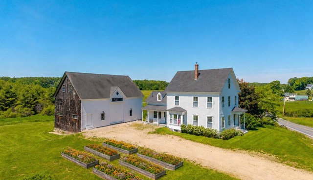 Alewive House - Restored Farmhouse on 5 Acres, Close to Kennebunkport & Beaches