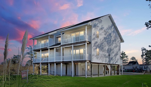 Almost Bayside, water view and pet friendly!