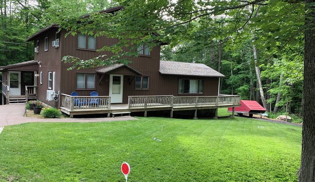 Amazing Back Porch! Lots of dates left in May and June! 4BR, 2 Bath sleeps 7