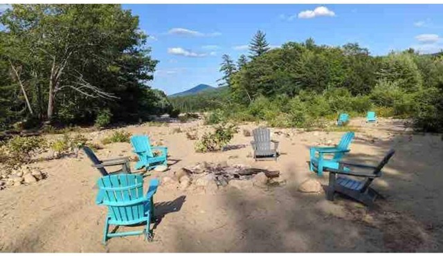 AMV 2 bedroom condo right across from the outdoor pool sleeps 7