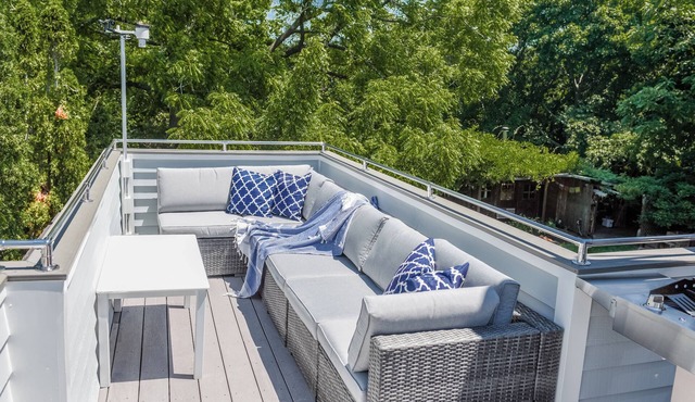 Apartment with private rooftop deck with ocean views
