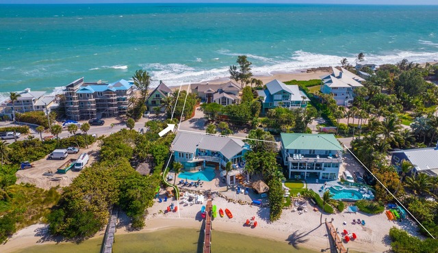 Aquarius Resort: 2 Side-by-side beach houses! 2 pools, 2 spas, 2 docks, & more!