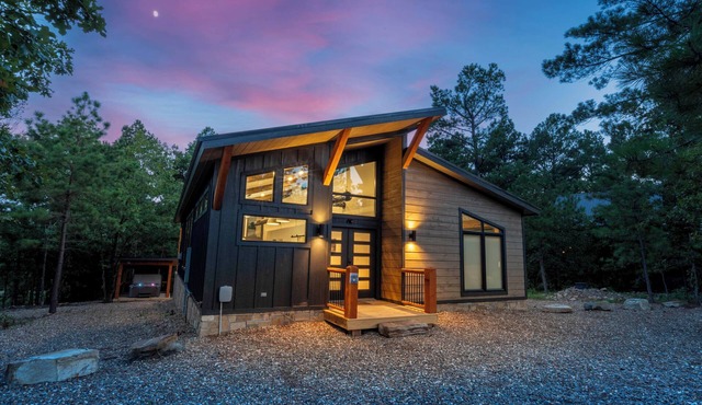 Arcade Game, Board Games, Hot Tub, Fire Pit, Pets, Manhattan