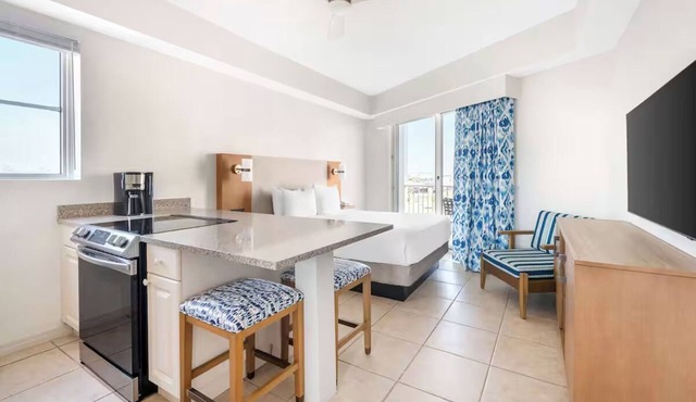 Atlantic Ocean Studio w/Kitchen & Pools Access l Near Daytona Speedway