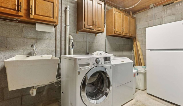 Awesome 4-bedroom house with AC in quaint Garfield