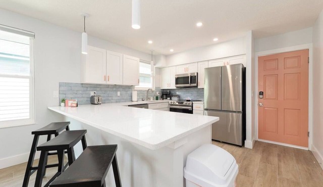 Be A Nomad | 2BR Upper Unit | 2 Blocks to Neptune Beach