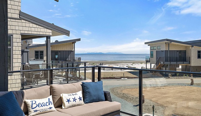 Beachfront Luxury, Well-Stocked, Sleeps 6