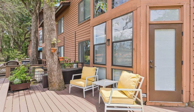 Beachy Island Retreat | Minutes to East Beach, Pier Village & Golf