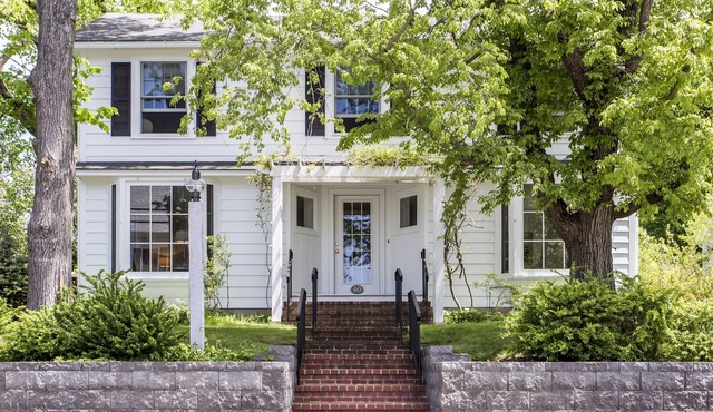Beautiful 4 BR House & 2 BR Cottage on Ocean Avenue in Dock Square