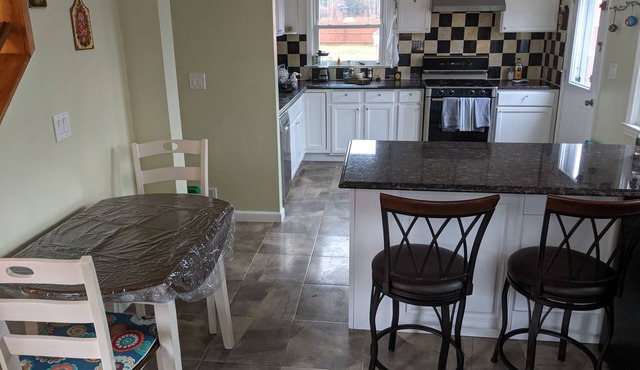 Beautiful bright 2 Bedroom 2 Bathroom home centrally located in Colonie