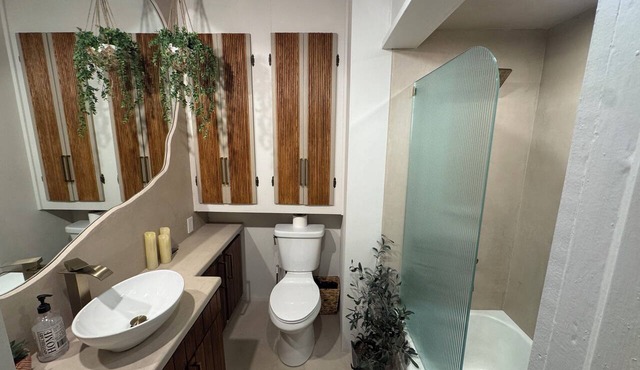 Beautiful German style apartment with optional HOT TUB add on!