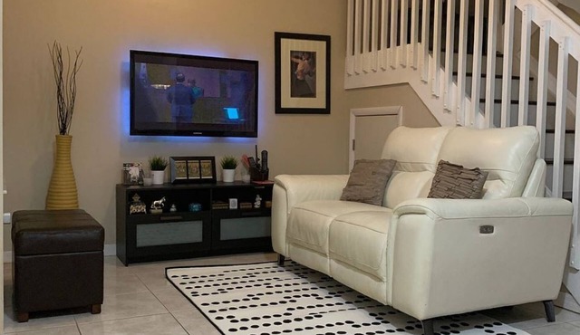 Beautiful Lakeview Doral Townhome