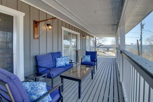 Beautiful Lakeview Home: Near Bull Shoals Lake!