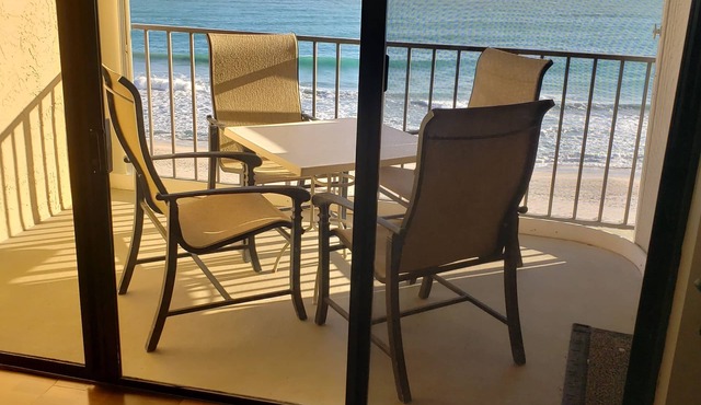 Beautifully appointed 2 bed/2 bath 8th fl beachfront condo on Hutchinson Island!