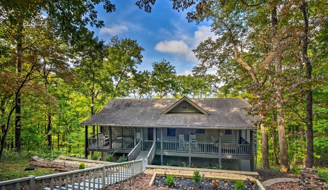 Bent Tree Cabin with Mountain & Lake Views!