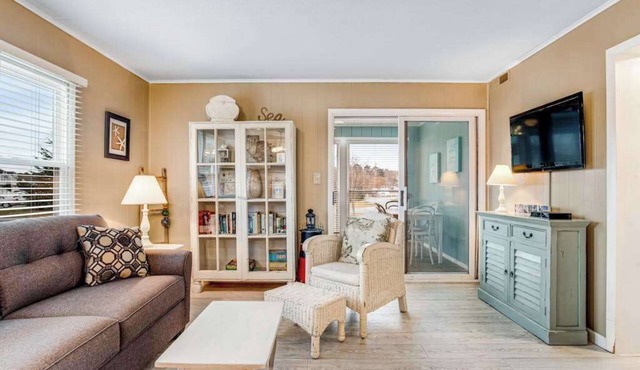 Bethany Meadows Condo w/Free WiFi, Shared Pool & Tennis Court, W/D, AC, Patio