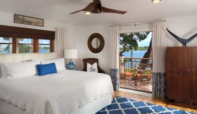 Black Dolphin Inn