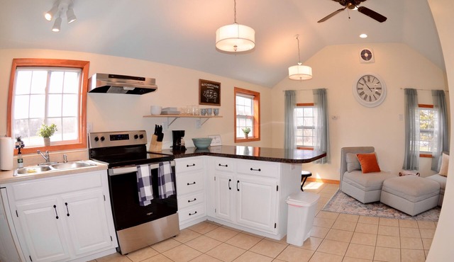 Bozenkill Bungalow: Charming countryside home.