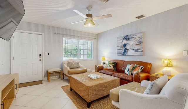 Bring the Whole Crew- Spacious Fort Lauderdale Duplex w/yard
