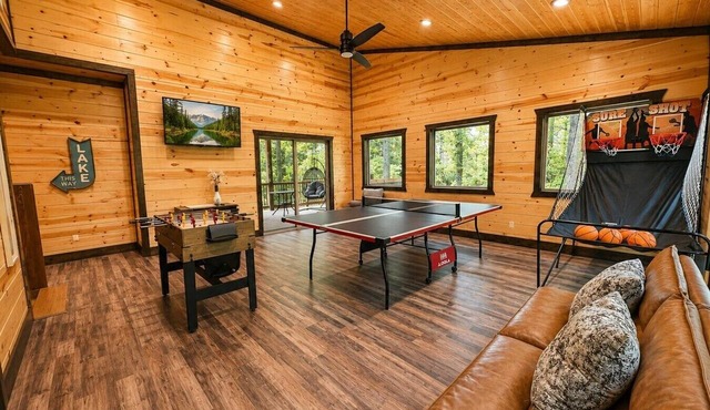Broken Bow Luxury Cabin | Hot Tub | Game Room