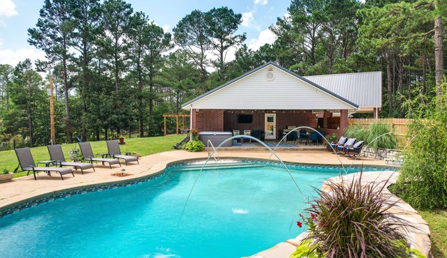 Broken Bow Vacation Rental w/Pool & Hot Tub!