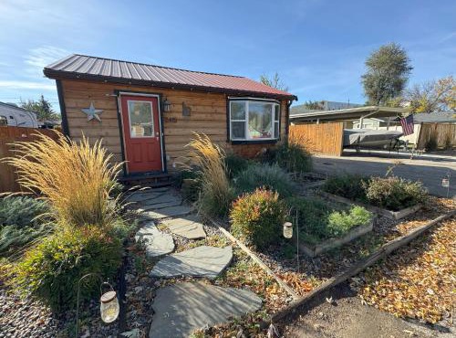 Cabin 2BR 2BA home, 3 min to airport and downtown