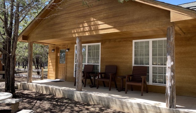 Cabin A (Casa Blanca), 1BR/1BA, Sleeps 4, Porch, Grill