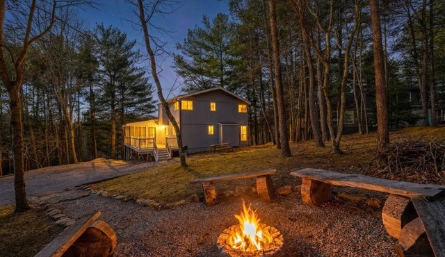 Cabin w Fire Pit, Hot Tub, Screened Porch & More