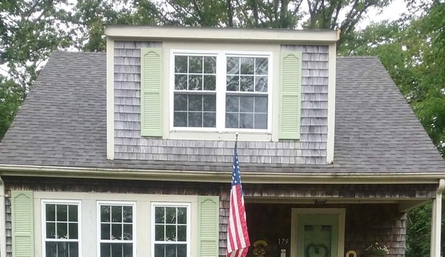 Cape Cod Bungalow walking distance to Main St., also close to hospital and beach