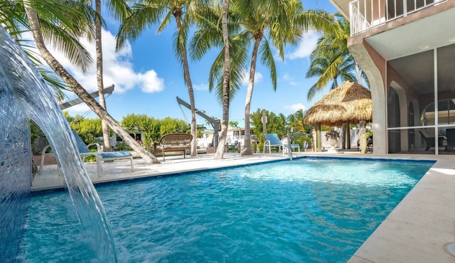 Casa Rosada: Cudjoe Gardens Canal Front Retreat, Pool, Tiki, Deep Dockage & Rapid Open Water Access!