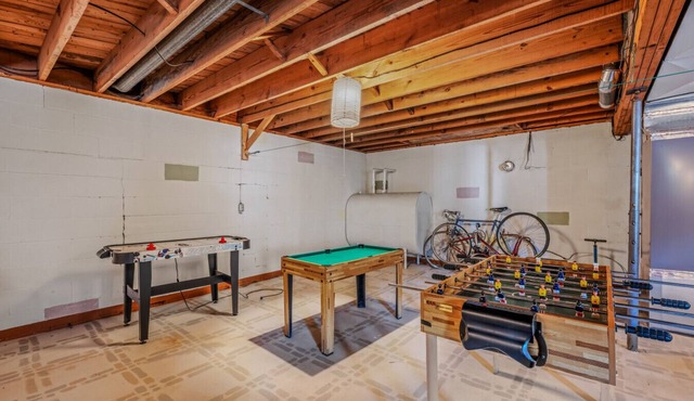 Castle View - Perfect for families, game room, pet-friendly, DT Berkeley Springs