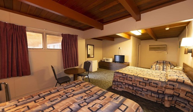 Cedar Inn