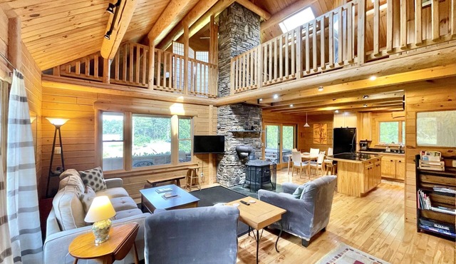 Cedar Lodge - Upscale Cabin on Knickerbocker Lake!