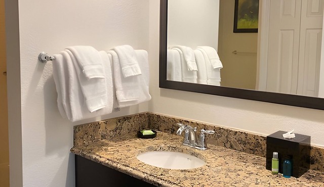 Charming 1-bedroom resort in awesome Branson with fitness room,