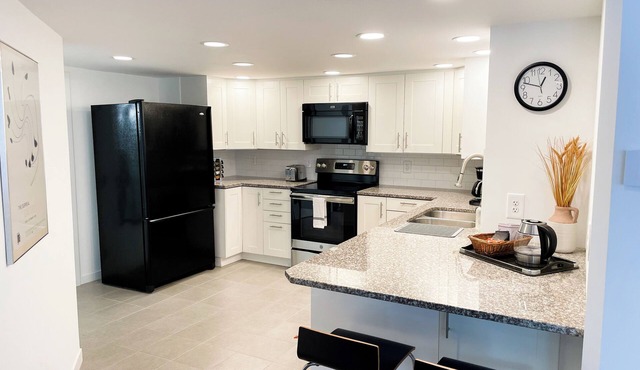 Charming 1-bedroom Lakefront Oasis on Independence