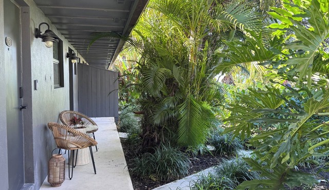 Charming 2 bedroom 2 bath cottage in peaceful Jensen Beach